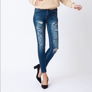 KanCan Gemma Mid Rise Skinny Distressed Jeans 👖
